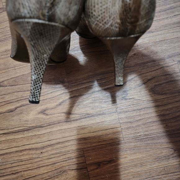 Escada pointy Toe heels - Picture 3 of 3